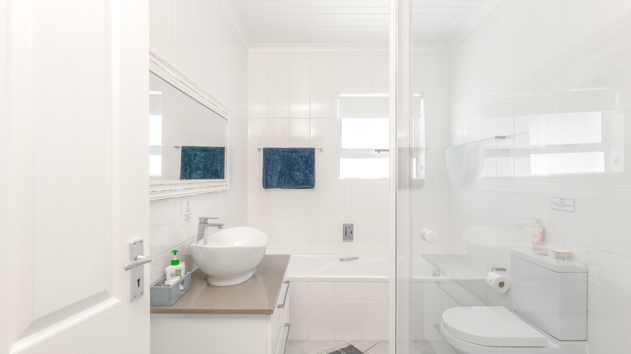 4 Bedroom Property for Sale in Oceanview Heights Western Cape